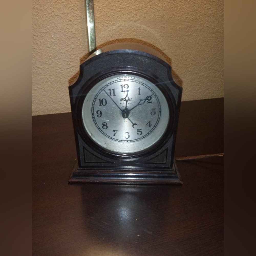 Antique ROYAL Black Bakelite Electric Mantel Clock - Art Deco - Works Great! 6"